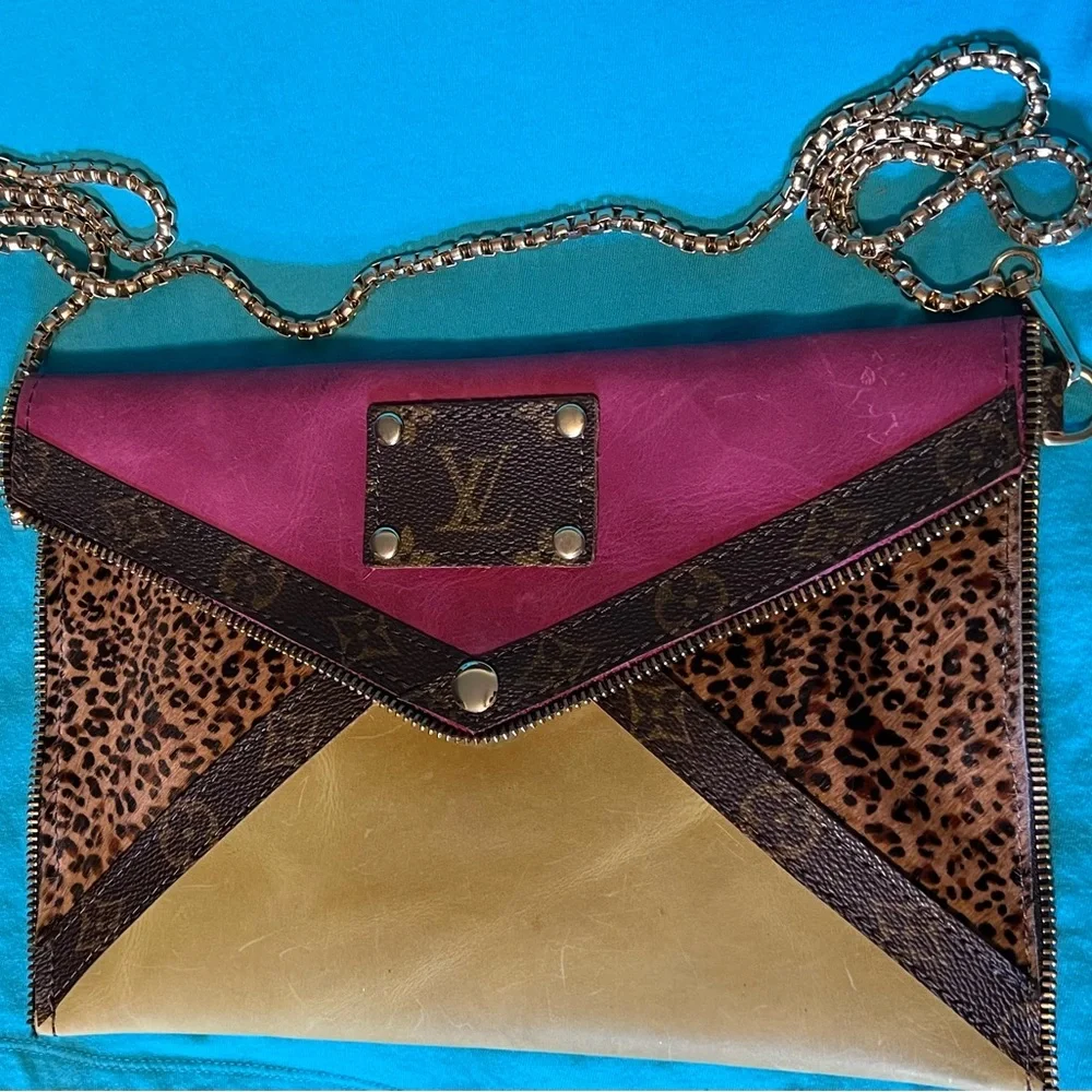 100% Leather envelope, crossbody